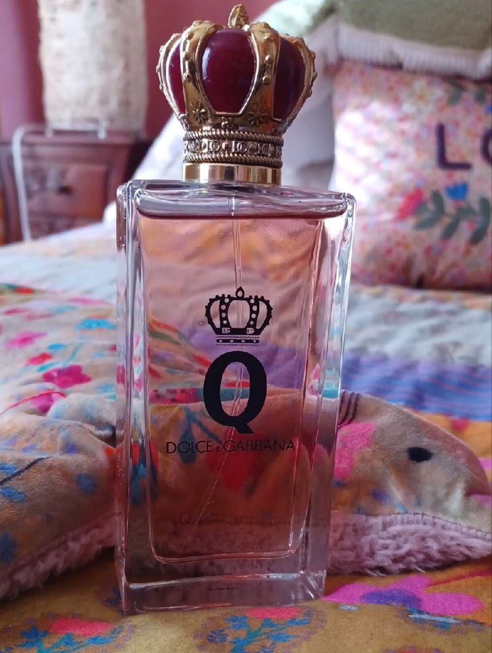 Dolce & Gabbana Q Women's Perfume - Red and Gold Accents - Picture 2 of 3